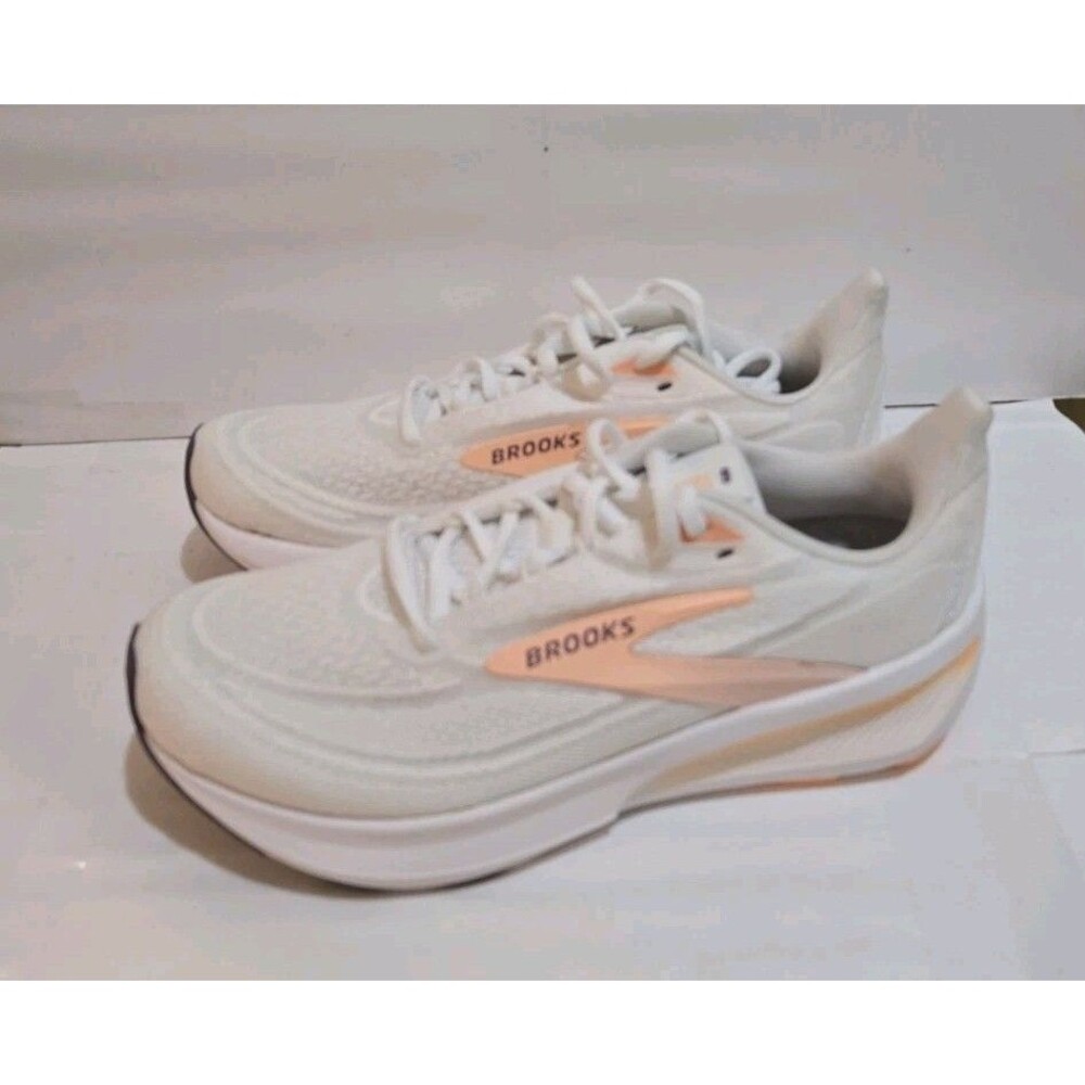 Brooks Women’s Revel 9 Run/Walk Shoes Beautiful White/Peach Size 7 New - Picture 2 of 9